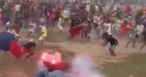 Cuestionan trato a toro durante corraleja en Sabanalarga; le colocaron fuego en los cuernos