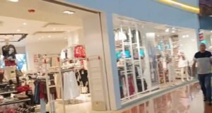 Fuerte tormenta eléctrica sorprende a Mérida y obliga a familias a resguardarse en plazas comerciales