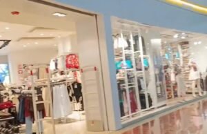 Fuerte tormenta eléctrica sorprende a Mérida y obliga a familias a resguardarse en plazas comerciales