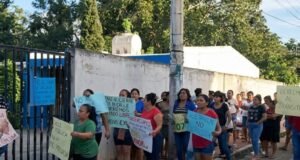 Padres cierran dos primarias en Xalau; exigen construcción de domos